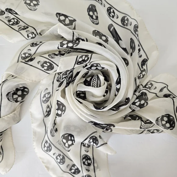 Alexander McQueen Skull Silk Scarf Ivory Black - Picture 1 of 6
